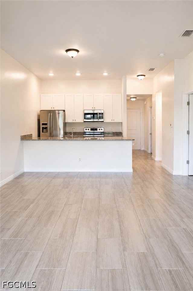 517 Ne 24th Pl - Photo 3 of 20