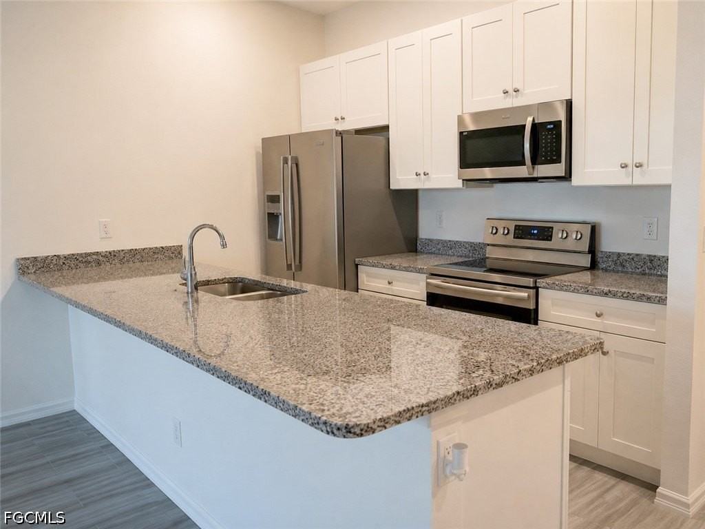 517 Ne 24th Pl - Photo 4 of 20