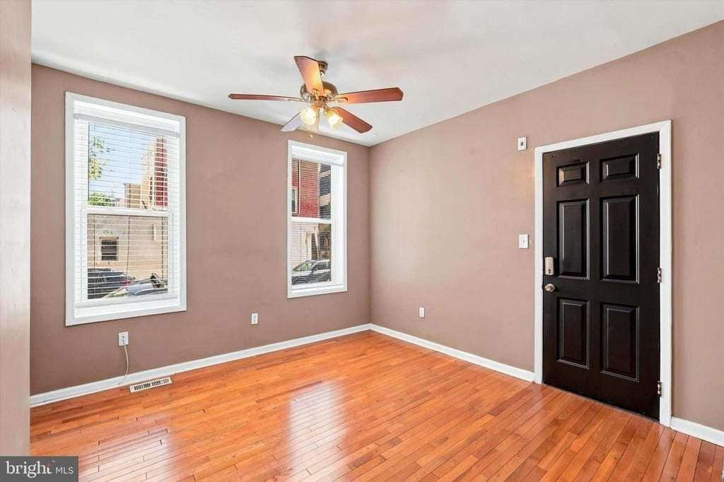 1818 Catharine St #1F - Photo 2 of 15