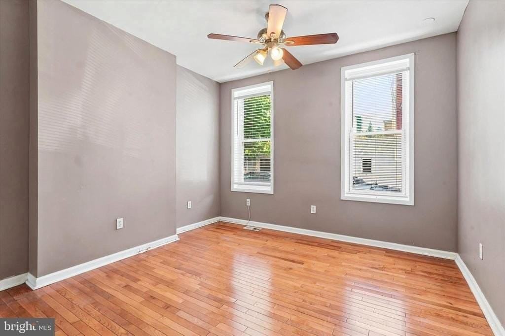 1818 Catharine St #1F - Photo 3 of 15