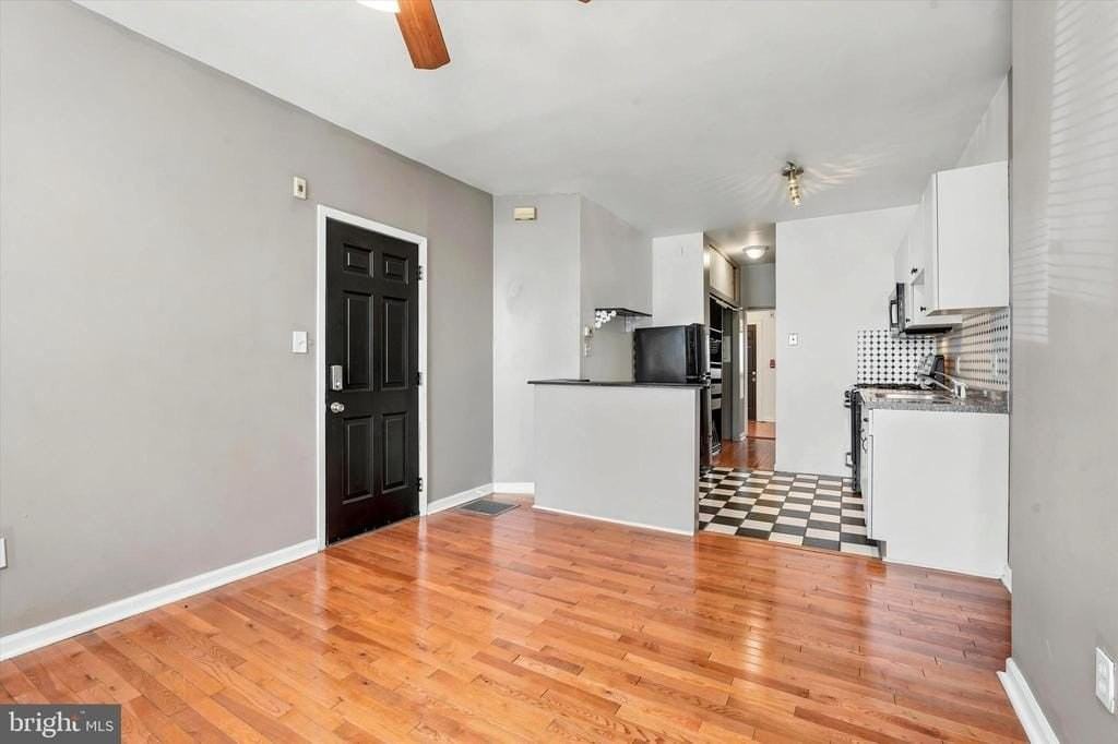 1818 Catharine St #1F - Photo 5 of 15