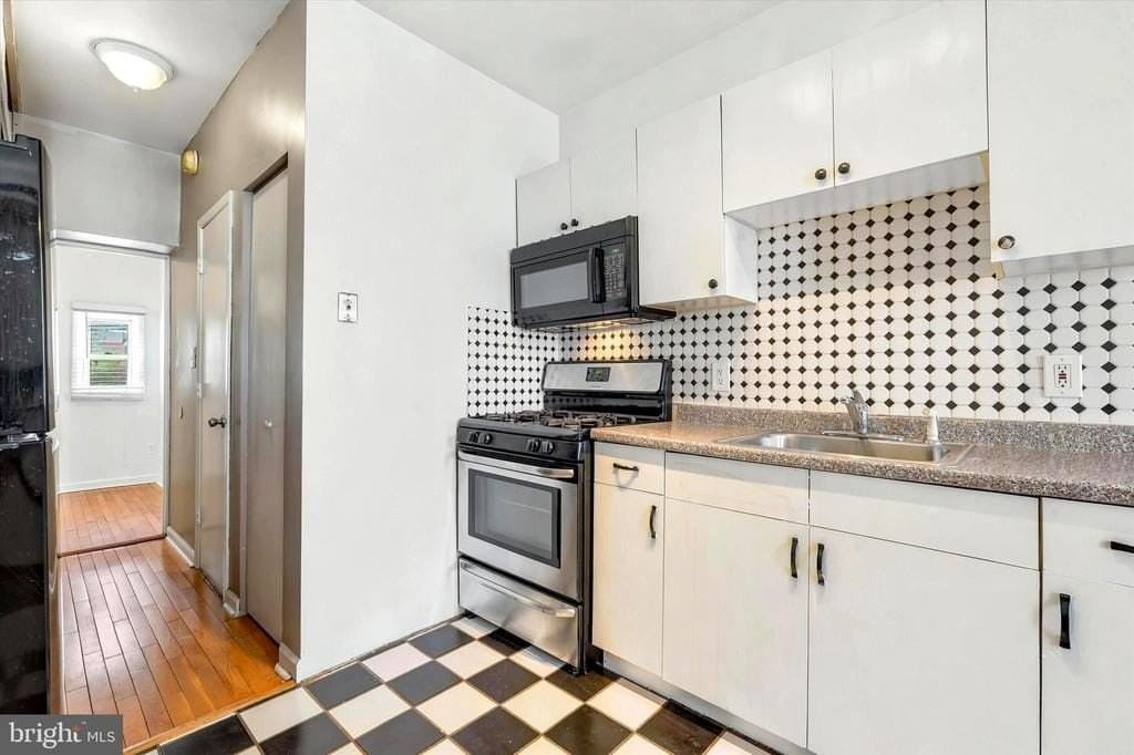 1818 Catharine St #1F - Photo 7 of 15