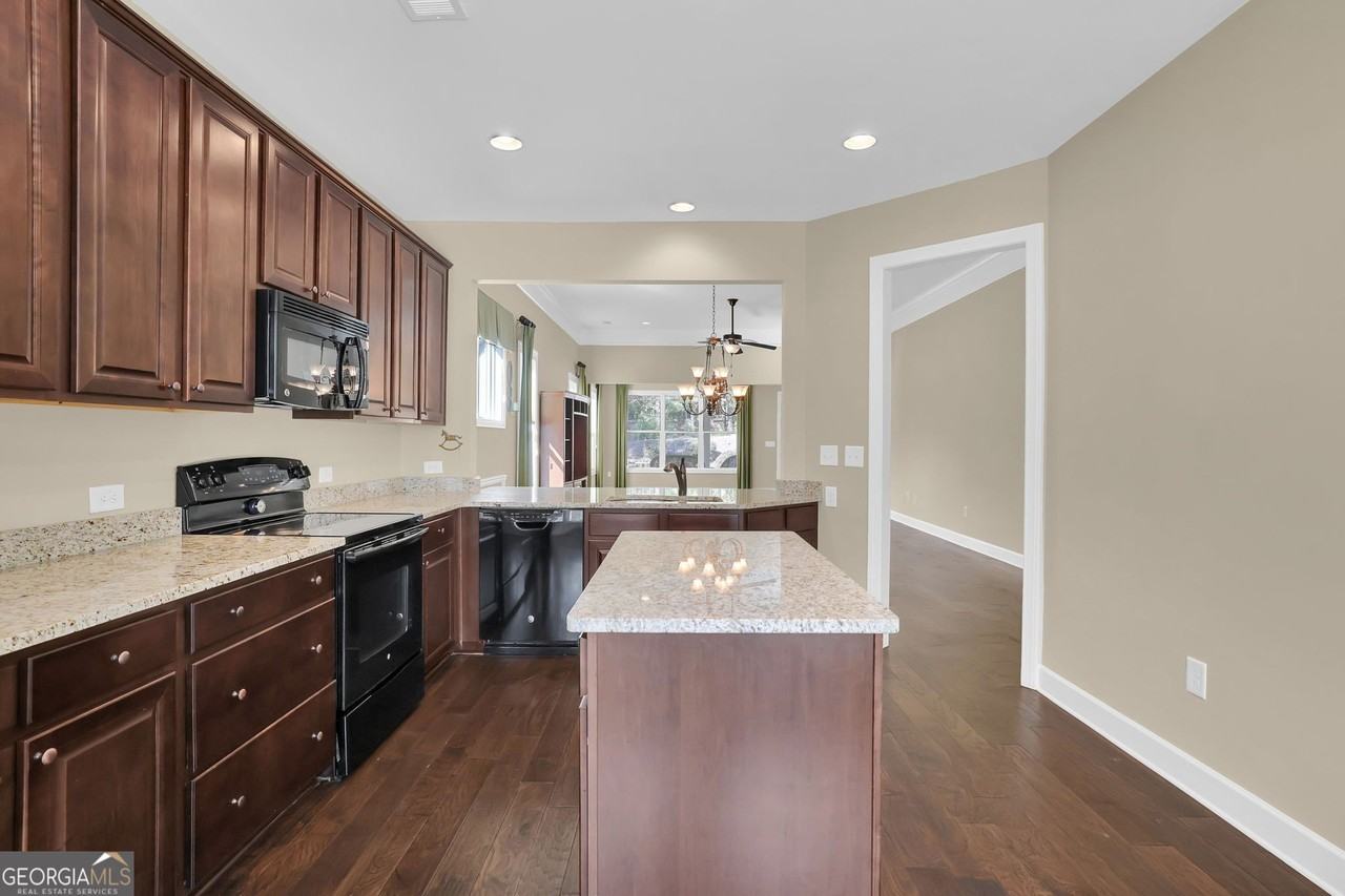 3708 Majestic Oak Dr Sw - Photo 6 of 37