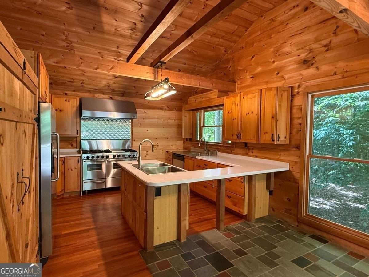 2405 Mountain Rd - Photo 5 of 22