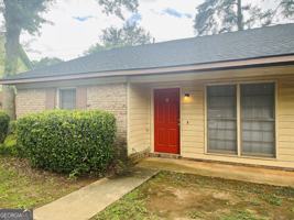 featured image of 104 Peachtree Ct #B