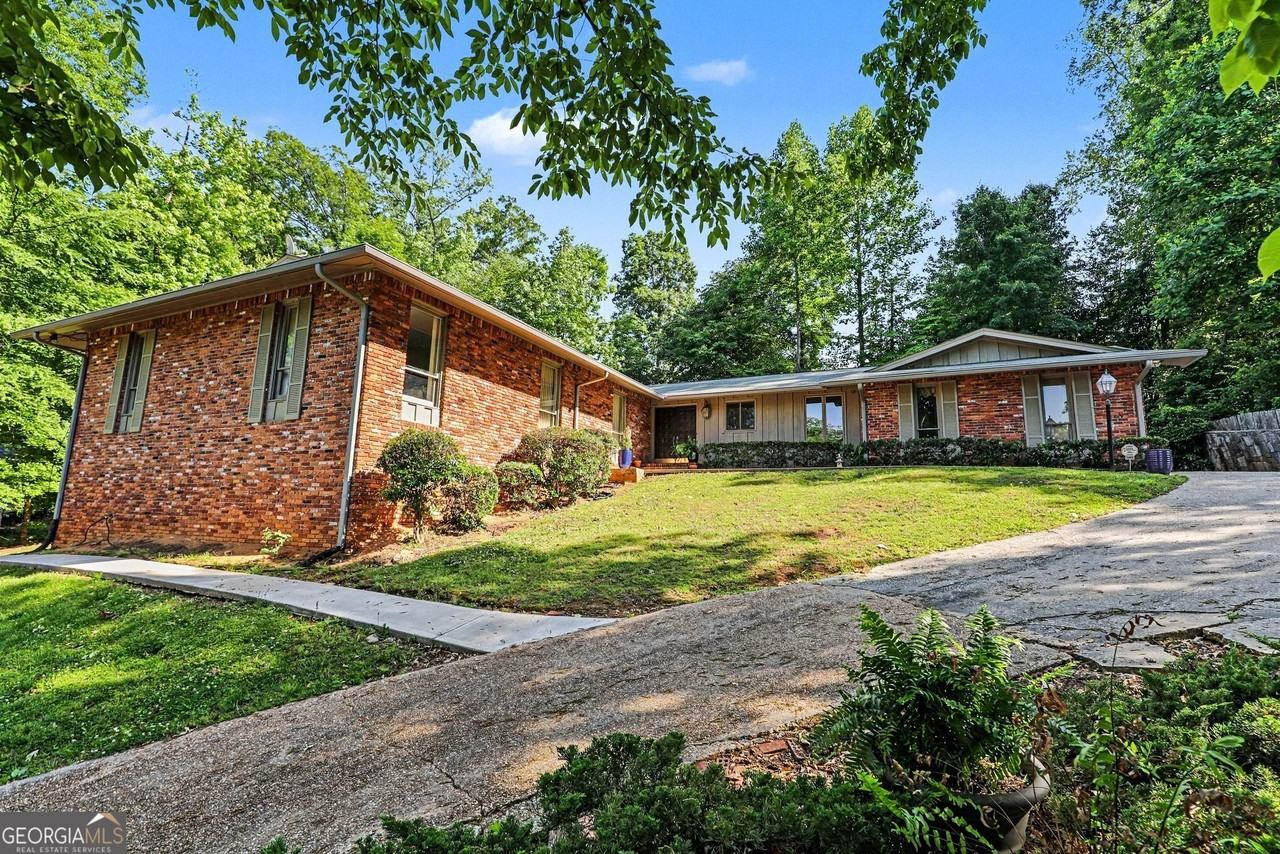 3084 Green Valley Dr - Photo 2 of 15