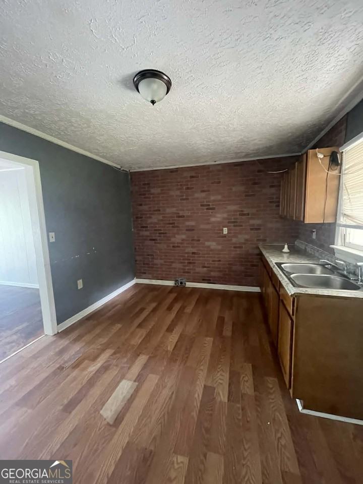 206 Celia Dr - Photo 3 of 7