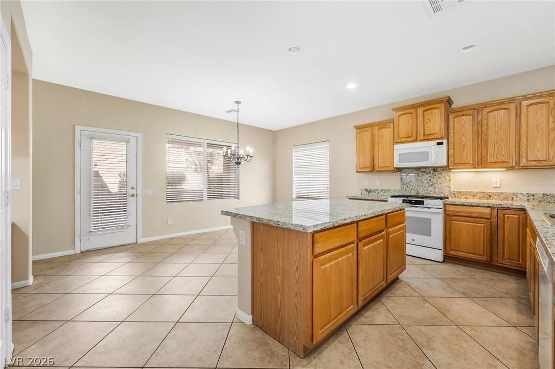 2155 Spurs Ct - Photo 4 of 33