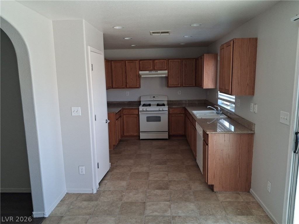 8011 Torremolinos Ave - Photo 5 of 29