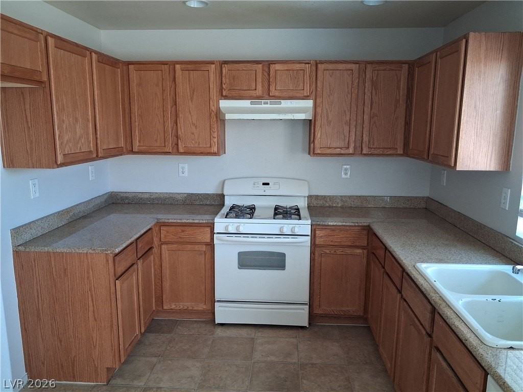 8011 Torremolinos Ave - Photo 7 of 29