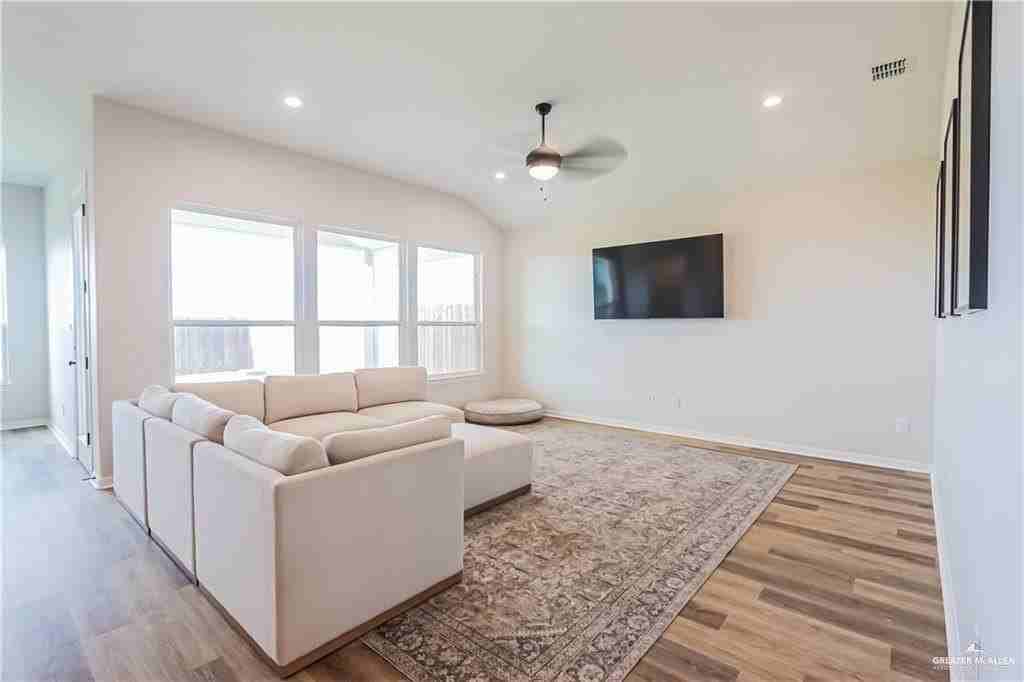 13704 Belle Ct - Photo 5 of 22