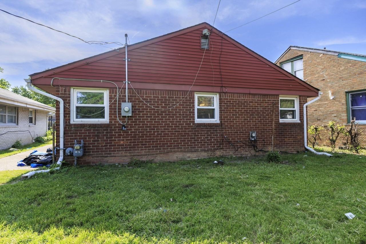 20458 Indiana St - Photo 2 of 18