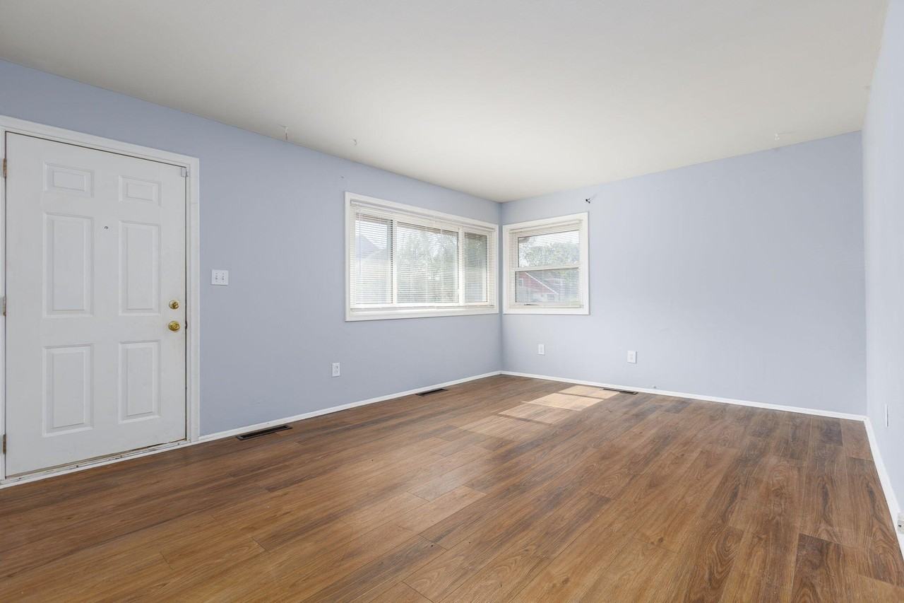 20458 Indiana St - Photo 5 of 18