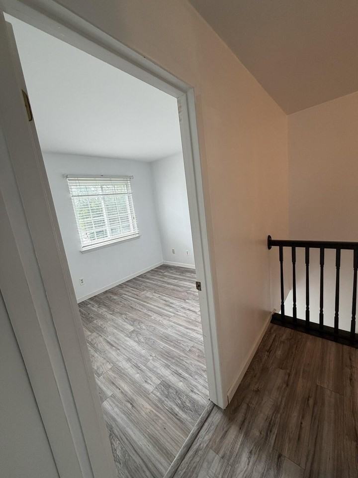44418 Newburyport Dr - Photo 4 of 7