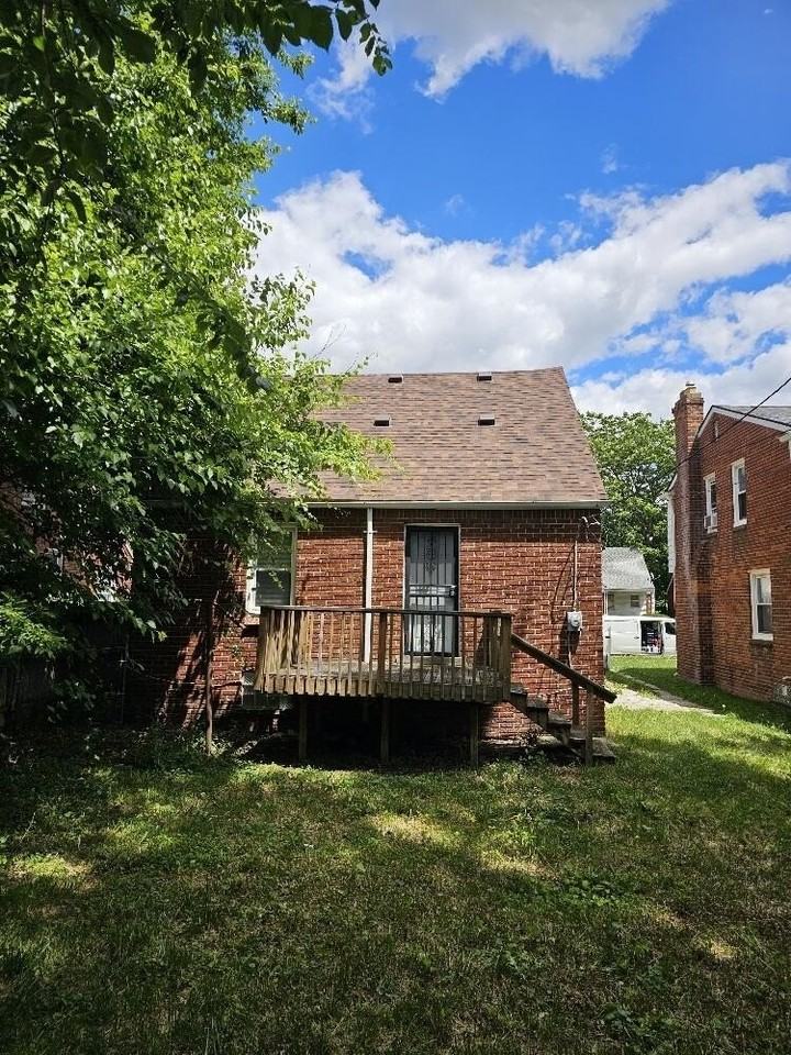 15485 Stout St - Photo 6 of 9