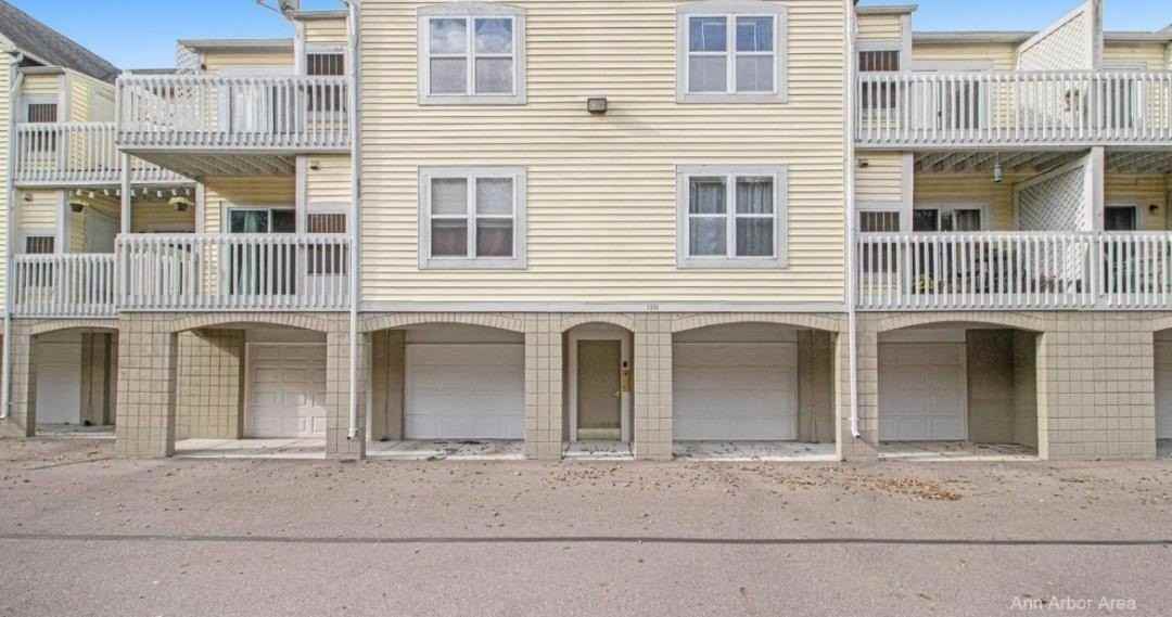 2233 S Huron Pkwy #2 - Photo 2 of 20