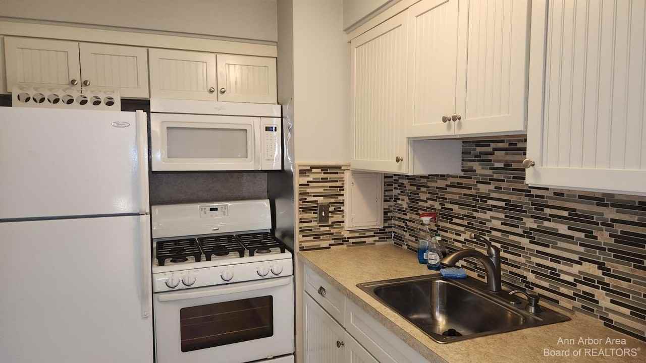 1217 Island Dr #204 - Photo 2 of 14