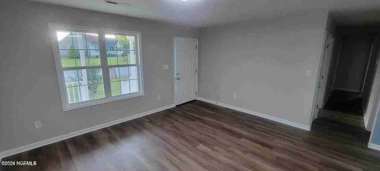 320 Olive Branch Blvd - Photo 4 of 9