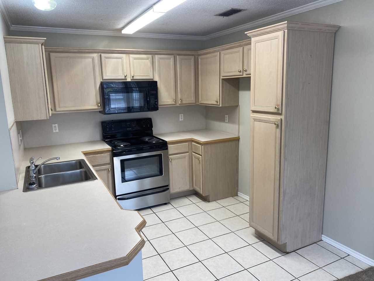 6204 Summerhill Pl #1 - Photo 7 of 50