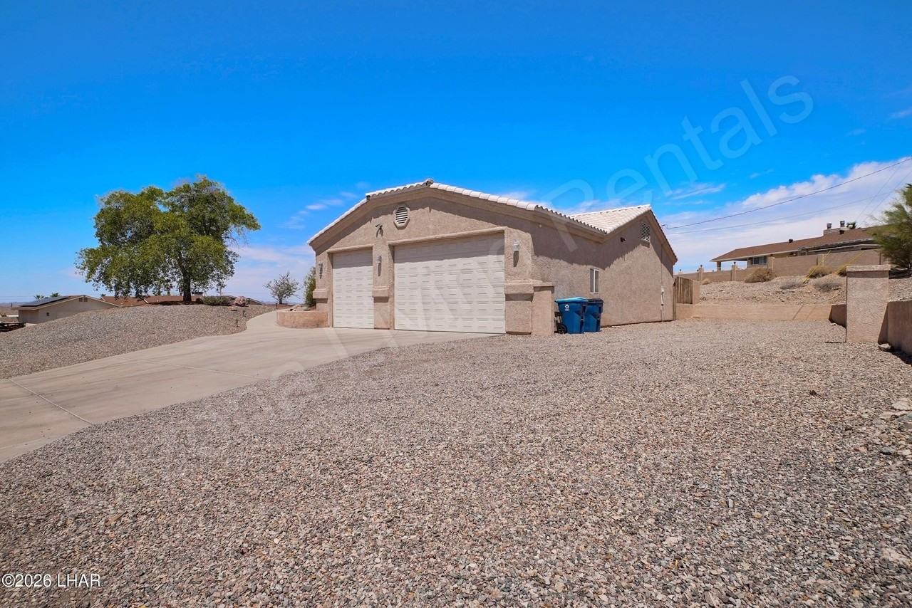 2665 Daytona Ave - Photo 2 of 26