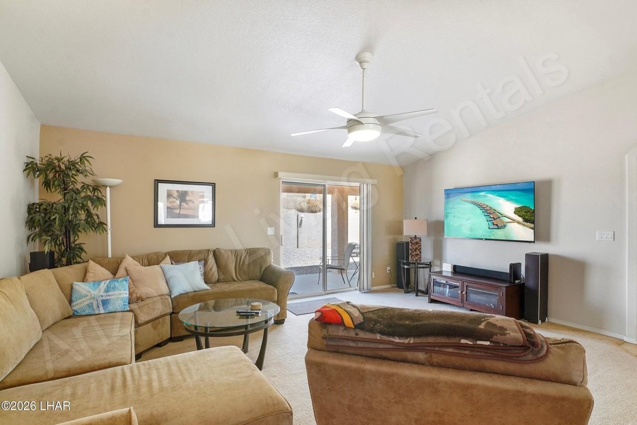 2665 Daytona Ave - Photo 4 of 26
