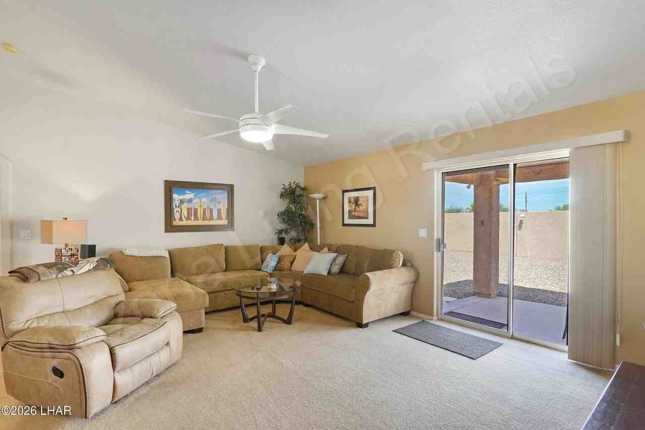 2665 Daytona Ave - Photo 5 of 26