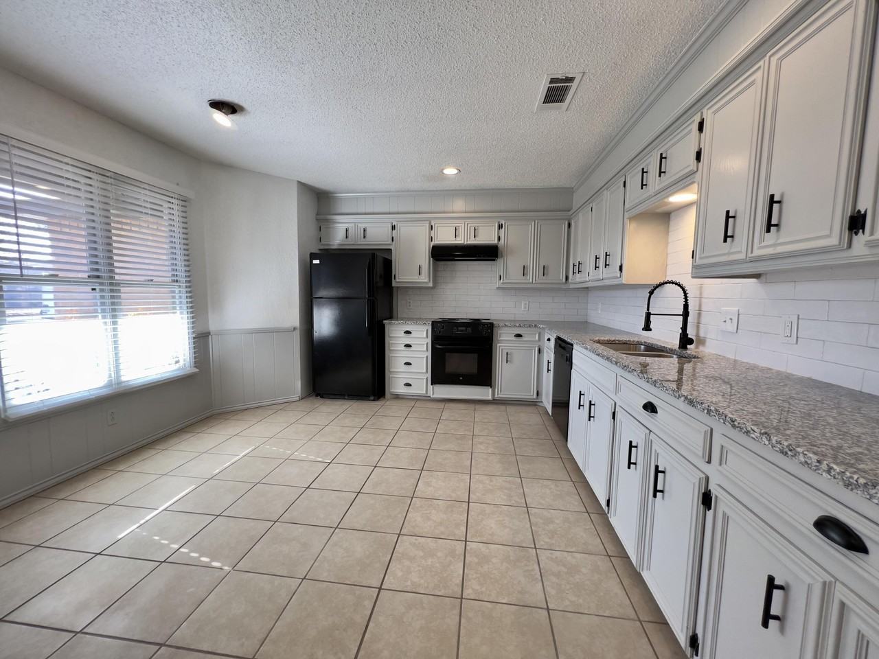 5702 91st St - Photo 2 of 14