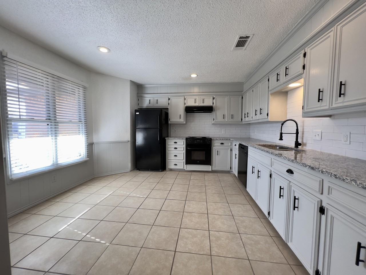 5702 91st St - Photo 5 of 14