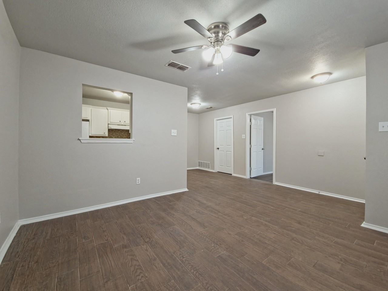 5863 6th St - Photo 4 of 12