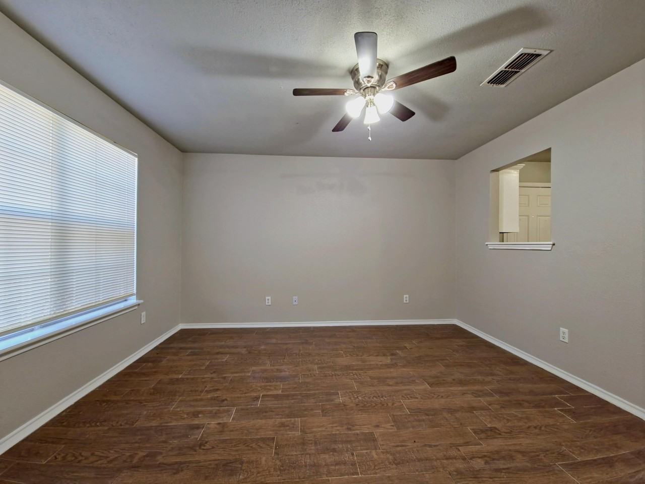 5863 6th St - Photo 5 of 12