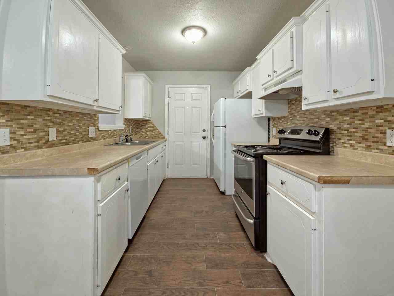 5863 6th St - Photo 7 of 12