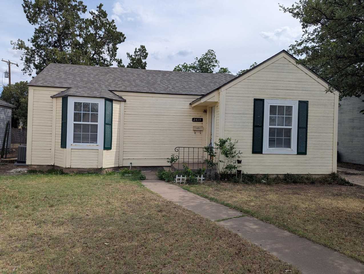 2419 25th St - Photo 2 of 19