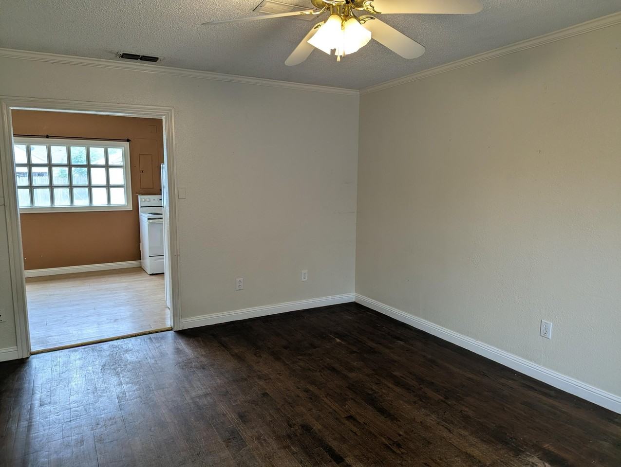 2419 25th St - Photo 4 of 19