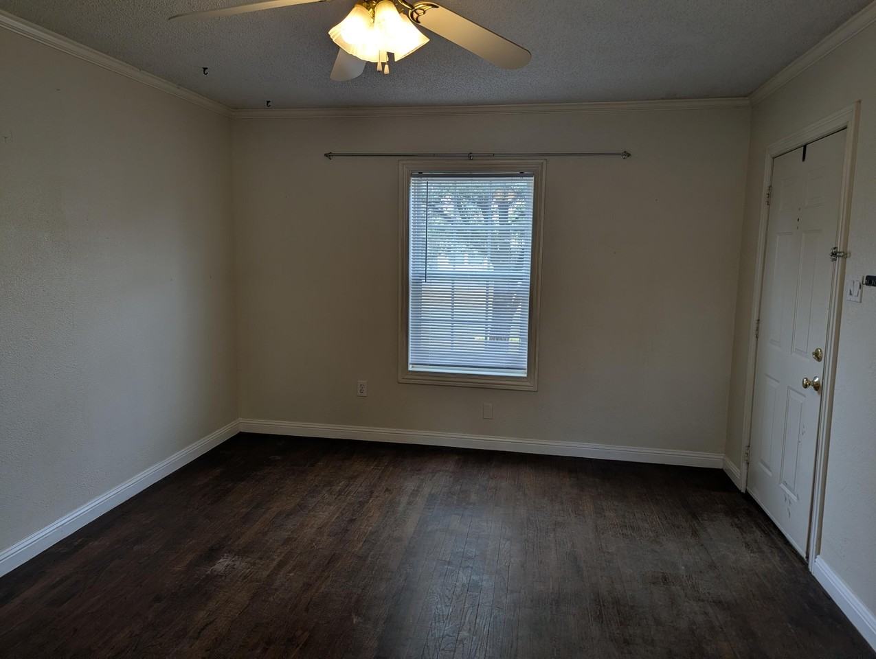 2419 25th St - Photo 6 of 19