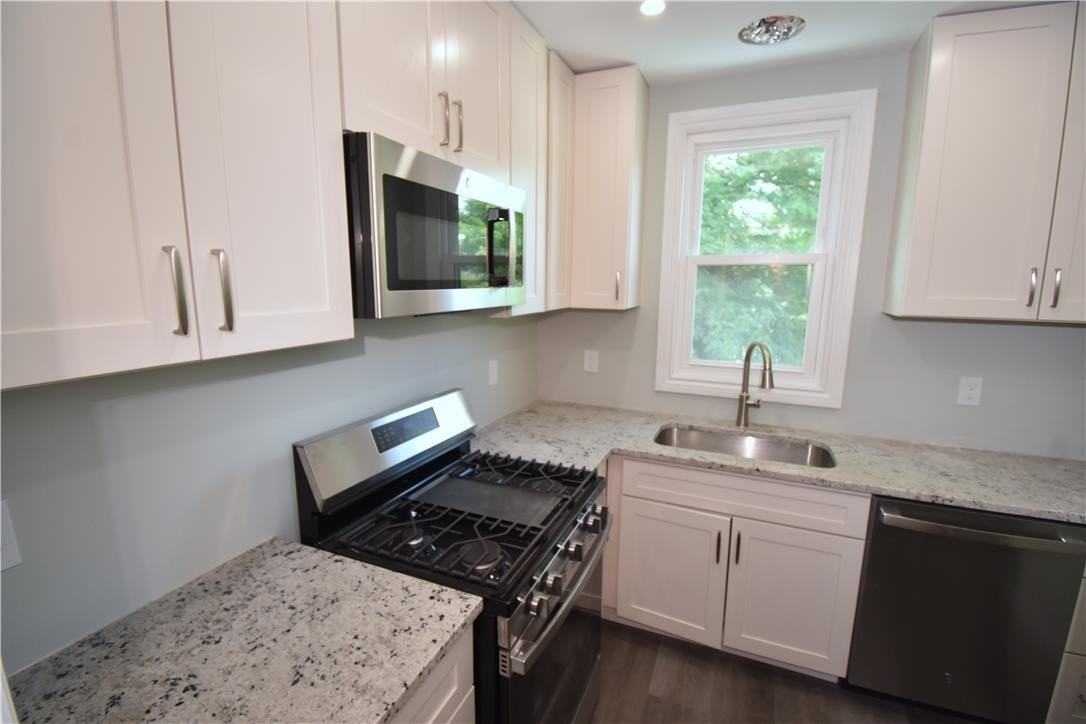219 W Burke St #2 - Photo 5 of 16