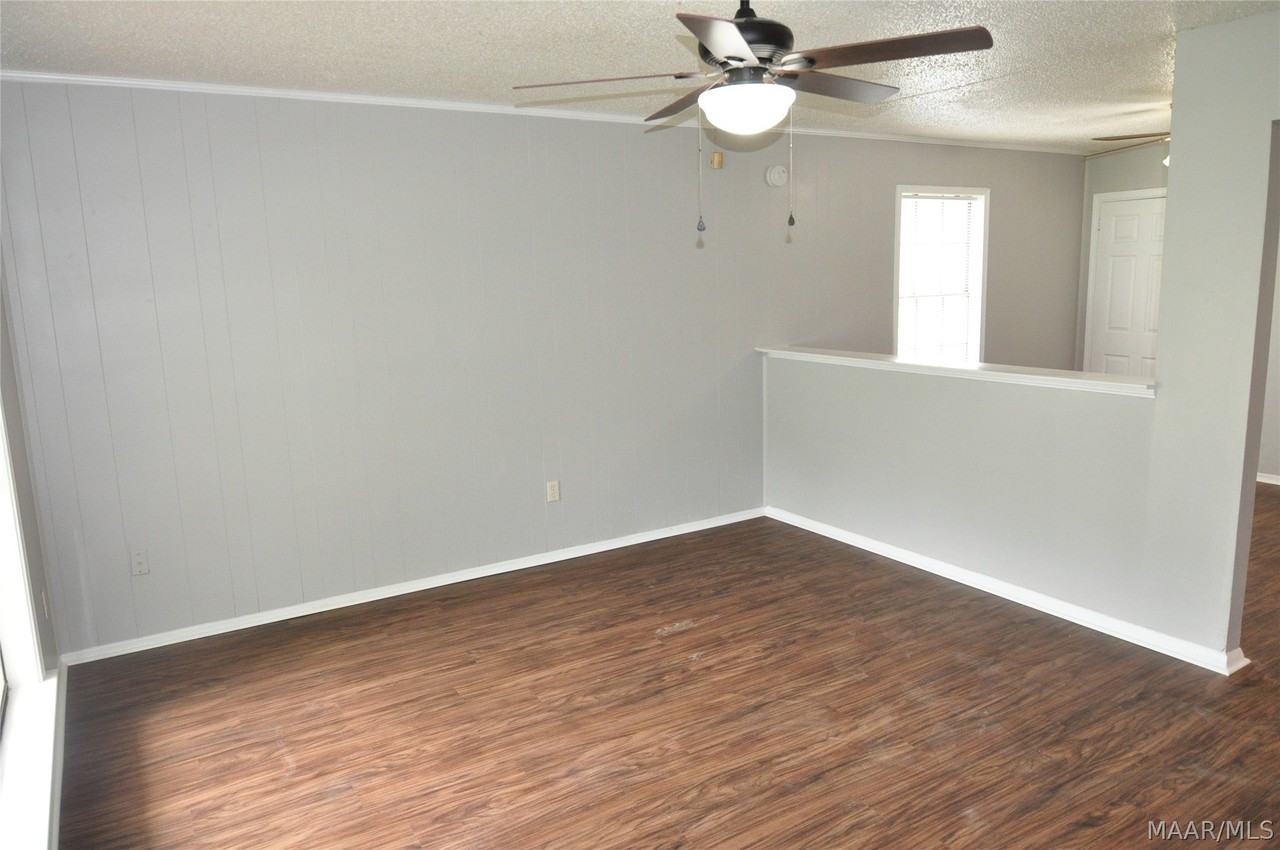 220 Joyce St - Photo 5 of 11