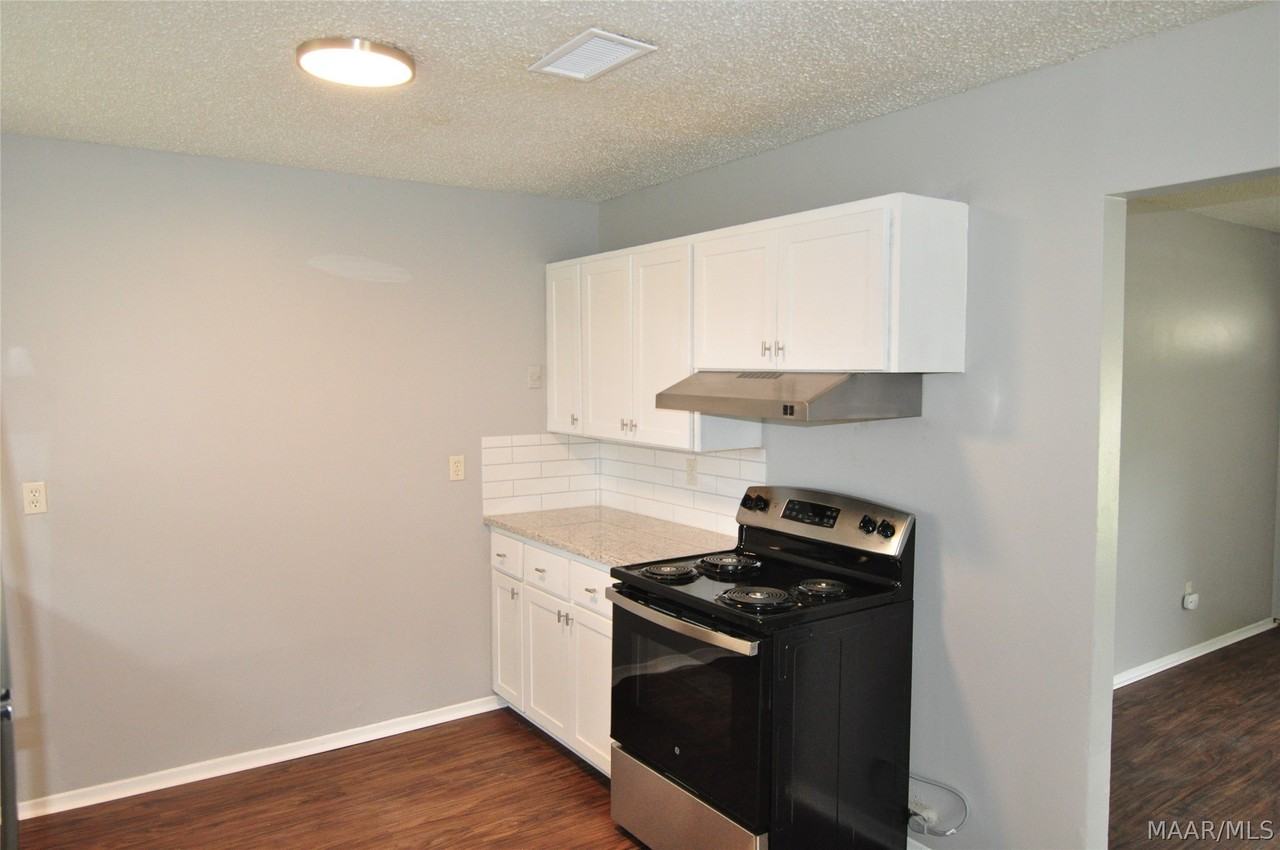 220 Joyce St - Photo 6 of 11