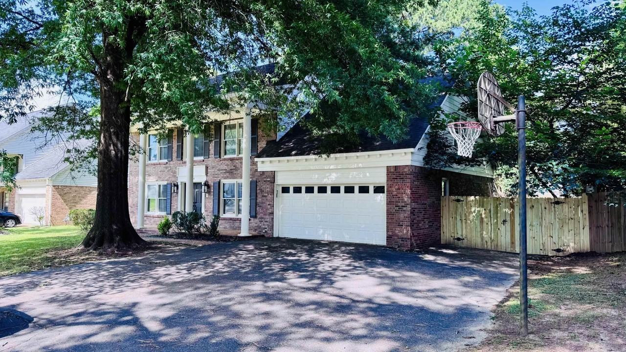 1834 Brierbrook Rd - Photo 2 of 19