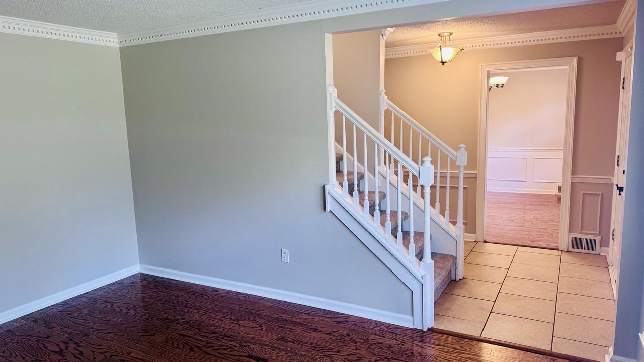 1834 Brierbrook Rd - Photo 4 of 19