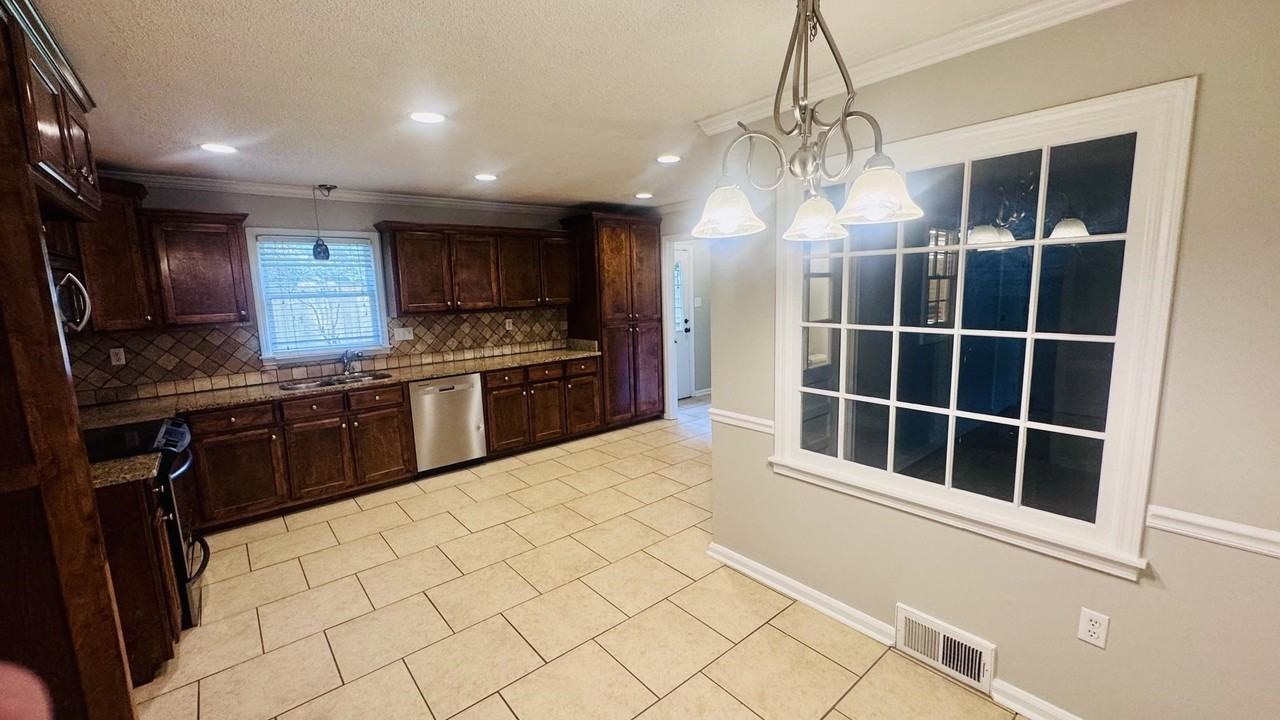 1834 Brierbrook Rd - Photo 6 of 19
