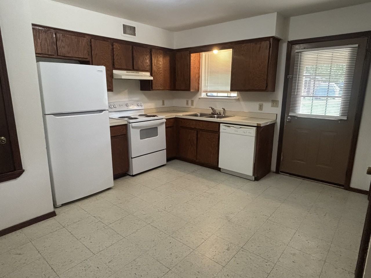 78 Roberts St #6 - Photo 5 of 10