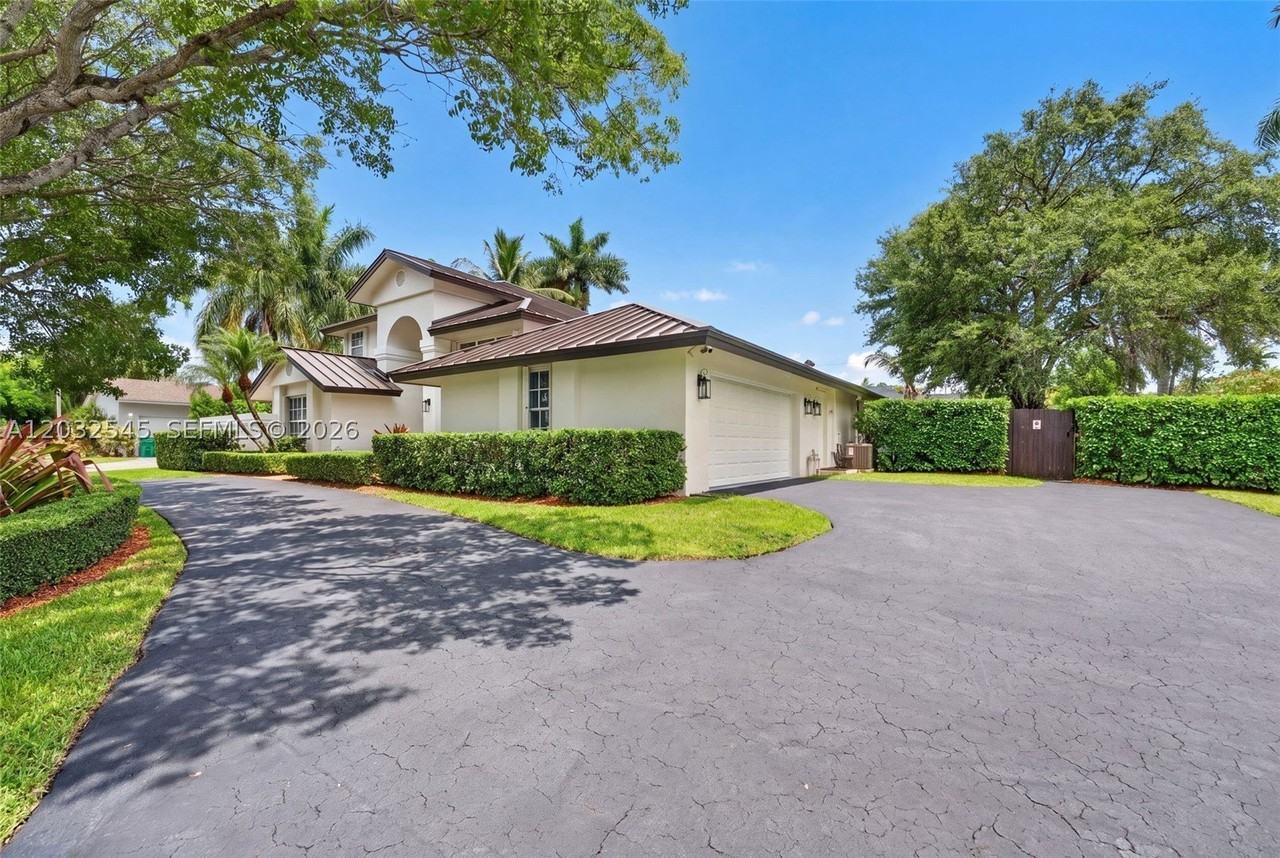 8224 Sw 178th Ter - Photo 2 of 50