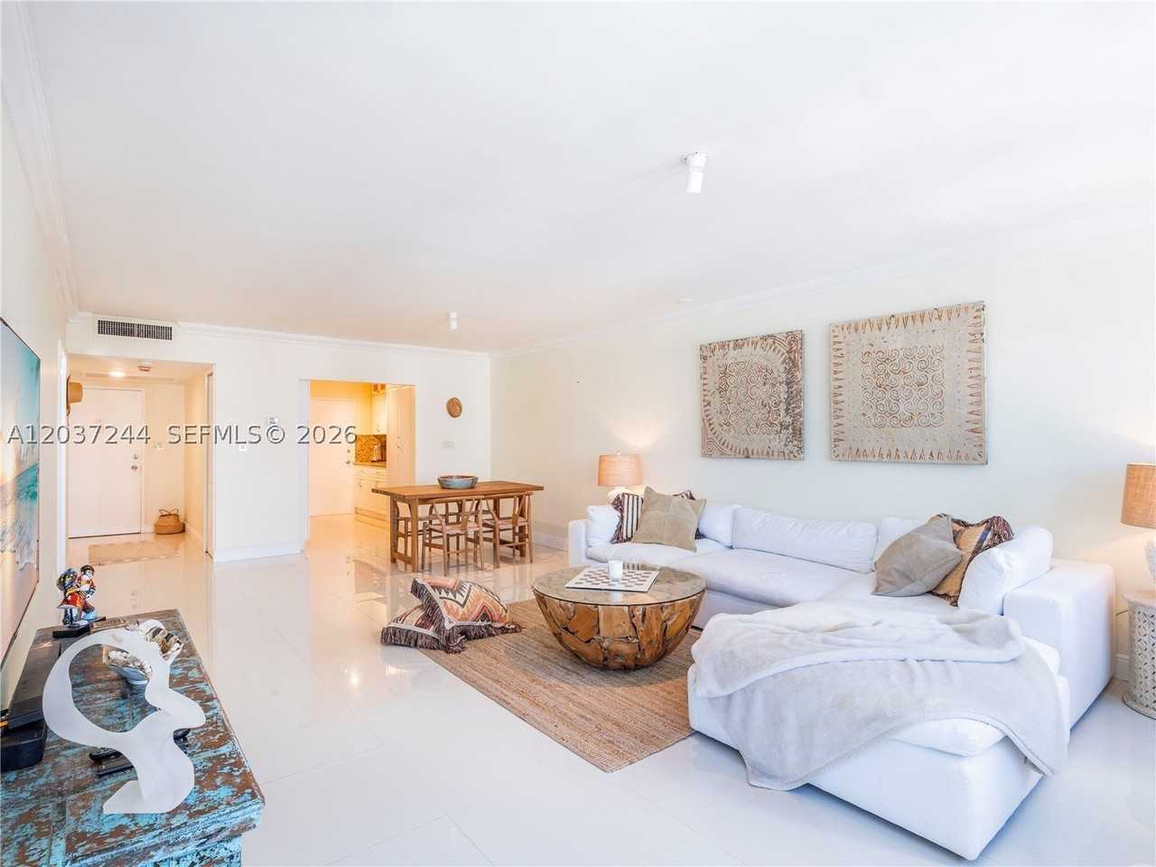 5401 Collins Ave #1013 - Photo 6 of 22