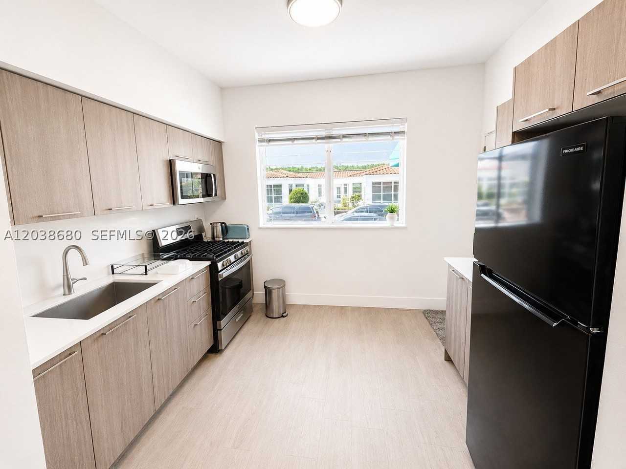 762 Lenox Ave #5 - Photo 7 of 21