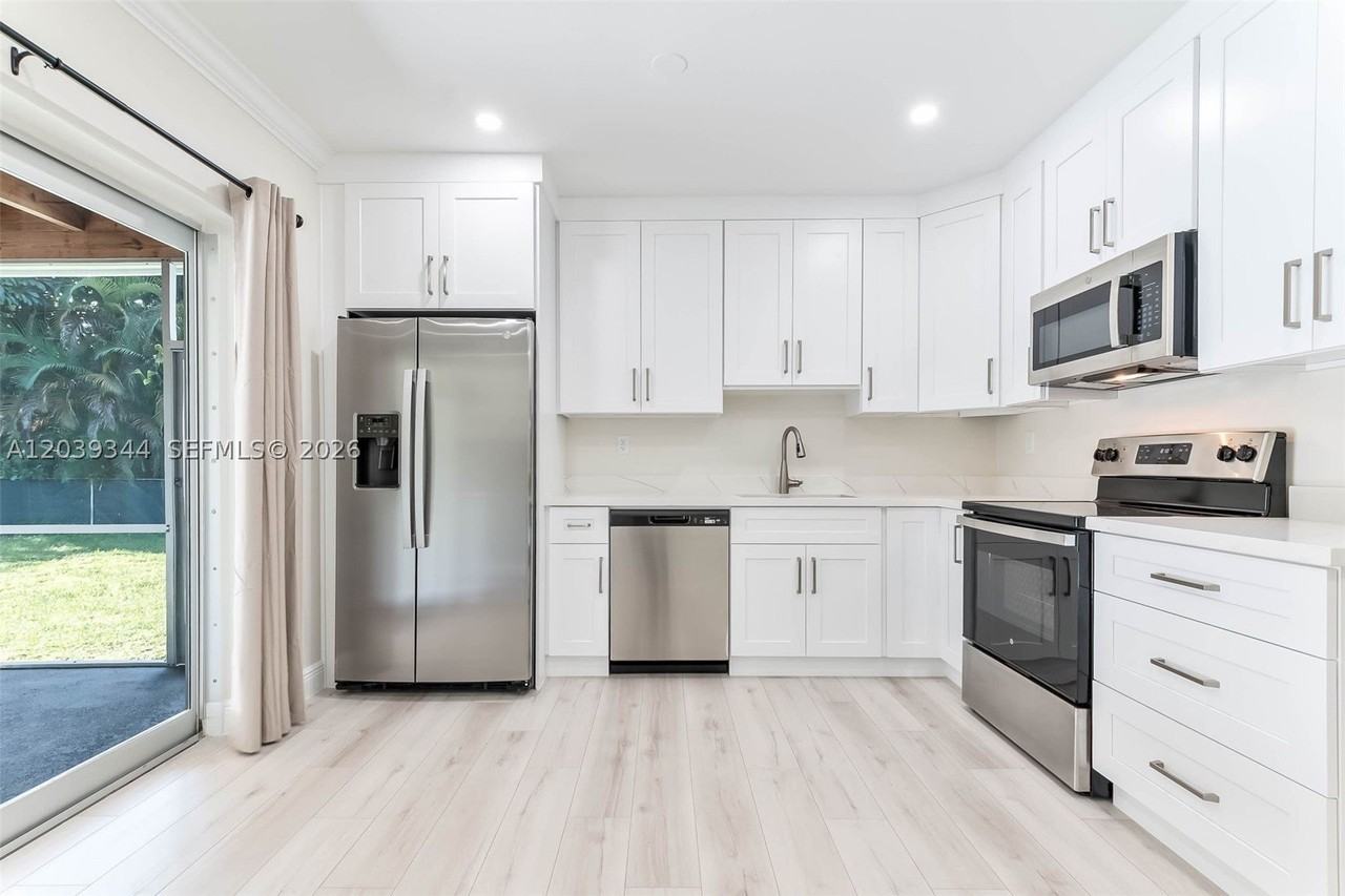 11527 Sw 81st Rd #11527 - Photo 2 of 20