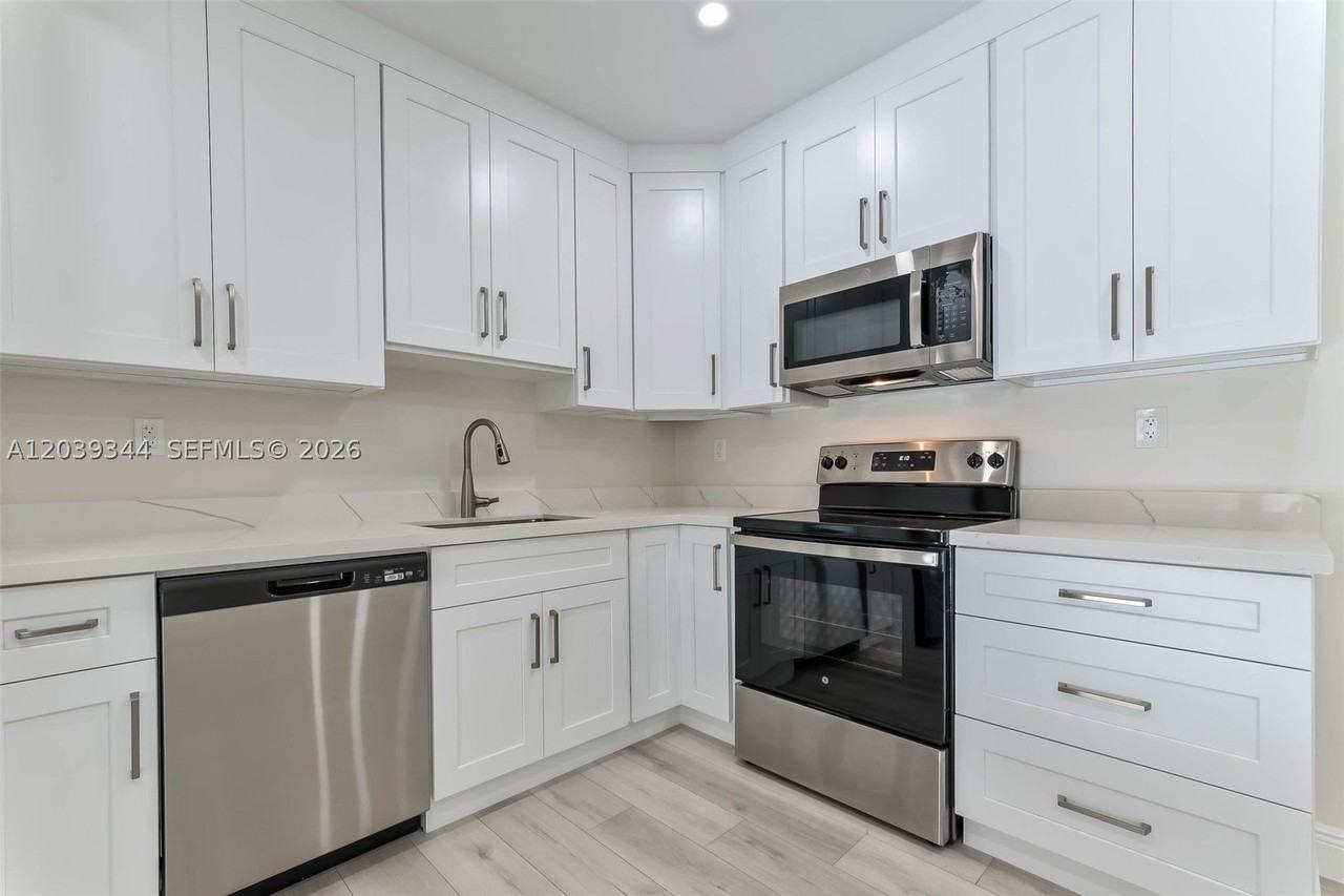 11527 Sw 81st Rd #11527 - Photo 6 of 20
