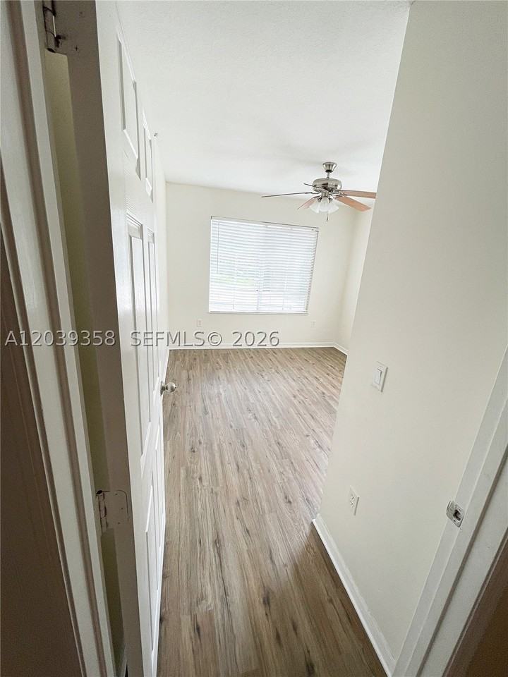 4081 San Marino Blvd #206 - Photo 5 of 12