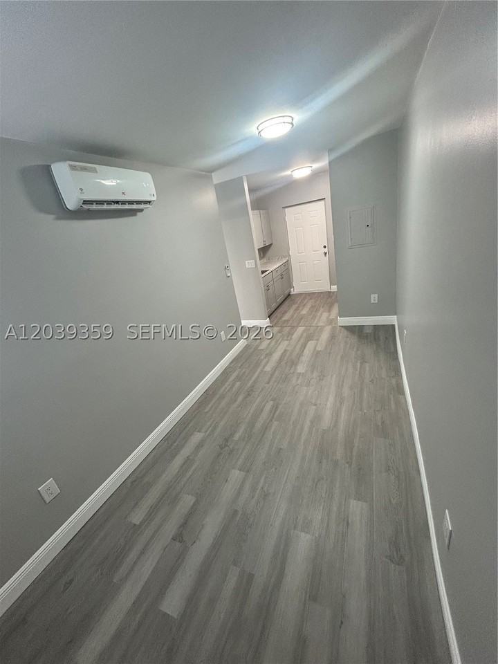 1740 Nw 1st Pl #5 - Photo 7 of 17