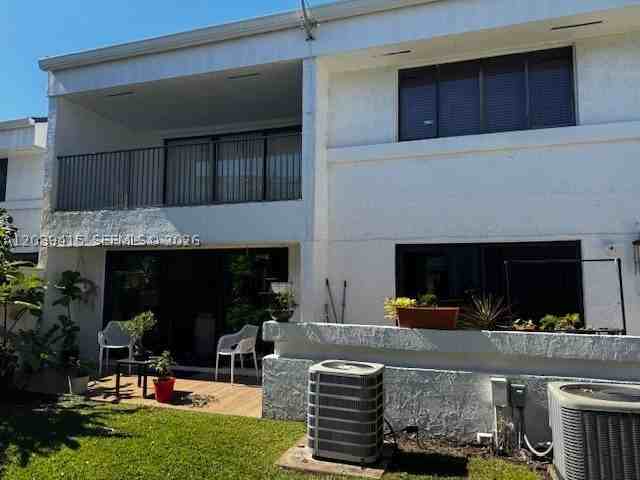 21300 San Simeon Way #01 - Photo 6 of 20