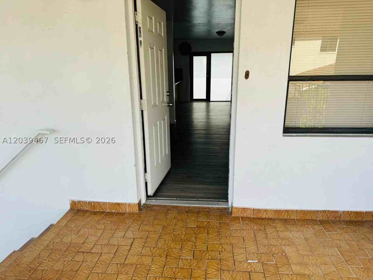 215 Nw 35th Ave #UP - Photo 3 of 18